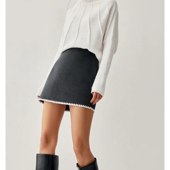 Embroidered Trim Mini Skirt | Size 6 (Med) | Commense - Picture 2 of 4